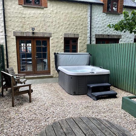 Cottage With Hot Tub In Pembrokeshire Haverfordwest Exterior foto